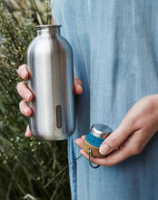 Ladda upp bild till gallerivisning, Black & Blum Dricksflaska i rostfritt stål - Ocean black+blum