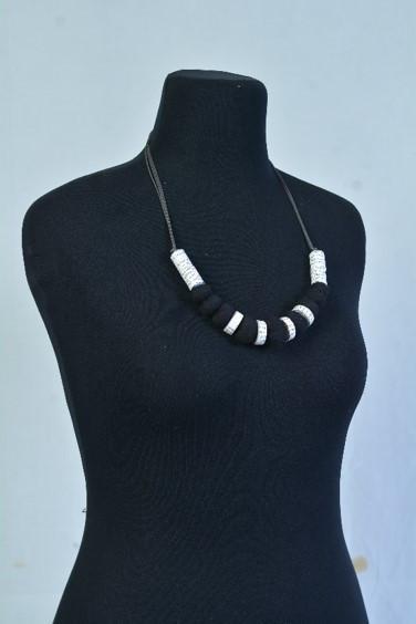 Selyn Fairtrade Fashion - TRUTH Halsband svart och vit Selyn