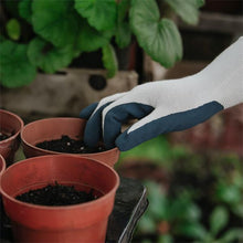 Ladda upp bild till gallerivisning, Bambu- och naturlatex-trädgårdshandskar Navy Blue (M) Kent & Stowe