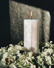 Ladda upp bild till gallerivisning, Åbenlys - Kalenderljus - Röd - Ljus och sojavax Åbenlys