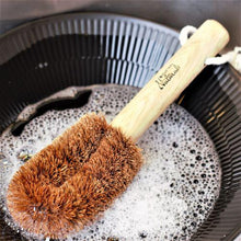 Ladda upp bild till gallerivisning, Suztain Naturals - Naturlig diskborste av kokosfiber - Med skaft Suztain