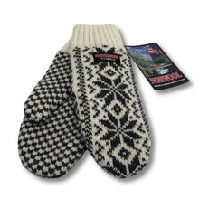 Ladda upp bild till gallerivisning, Norwool Ullvantar - Snöflockdesign / Vit och Svart, Unisex Apparel & Accessories Charm