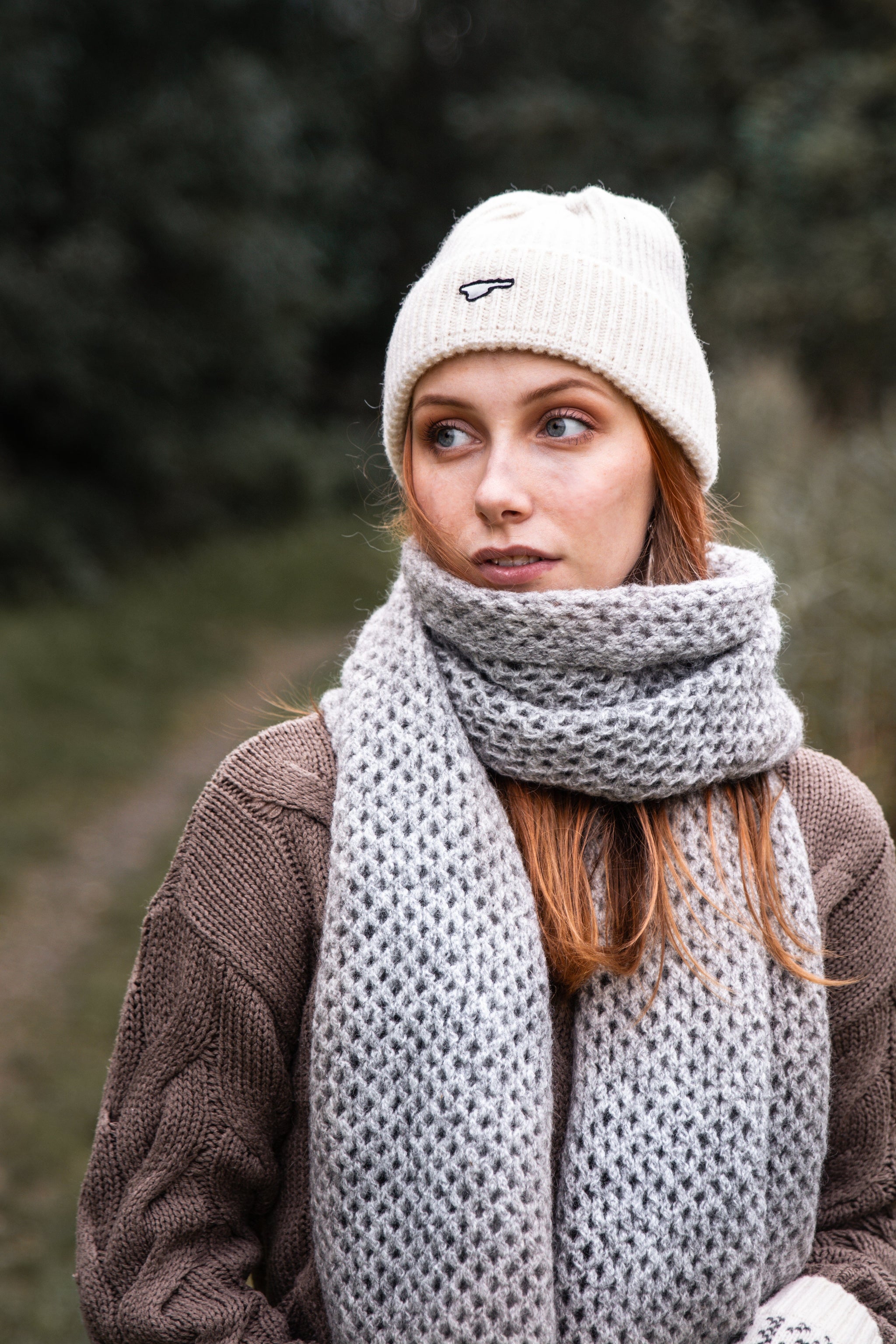 Læsø Garnspinderi Ullhalsduk Hulstrik - Mörkgrå Apparel & Accessories Læsø Garnspinderi 