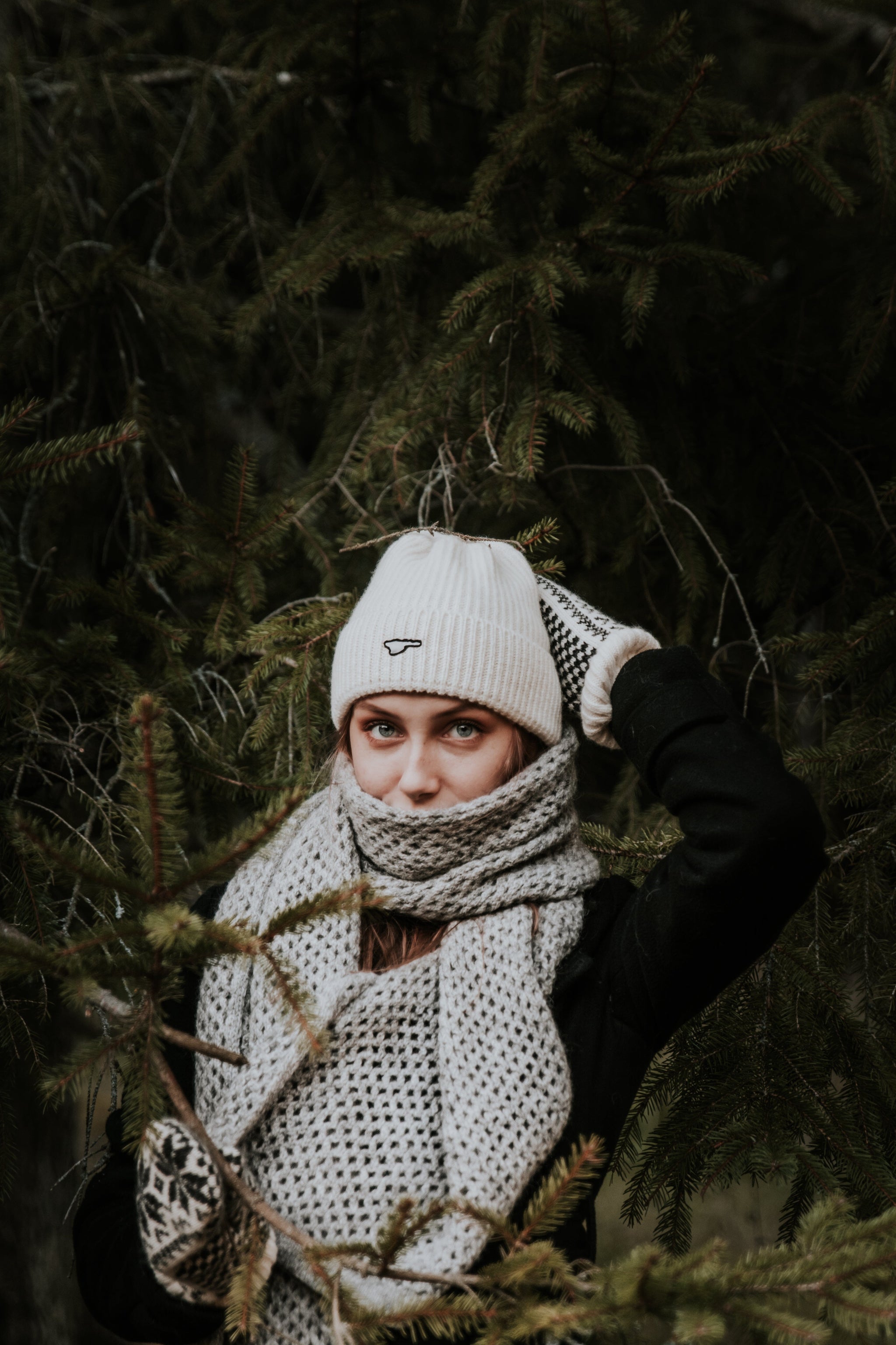 Læsø Garnspinderi Ullhalsduk Hulstrik - Mörkgrå Apparel & Accessories Læsø Garnspinderi 