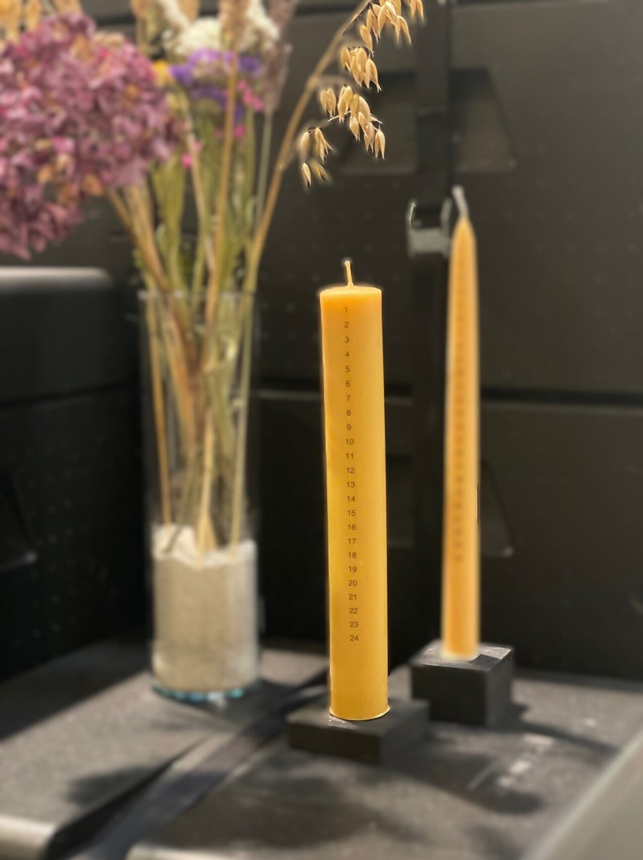 Bistad danskt bivax kalenderljus - 28cm och 3.5 cm diameter, 1st Bistad 