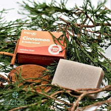 Ladda upp bild till gallerivisning, Friendly - Cinnamon &amp; Cedarwood sæbebar - 95 gram Friendly Soap 
