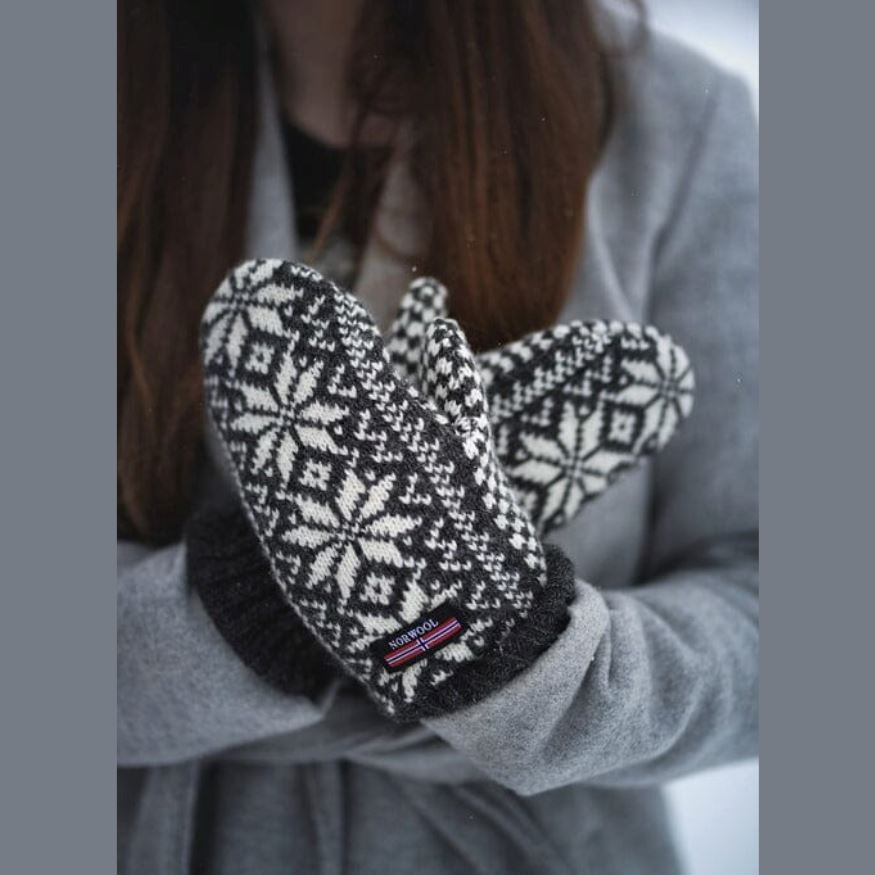 Norwool Ullvantar - Snöflockdesign / Svart och Vit, Unisex Apparel & Accessories Charm 